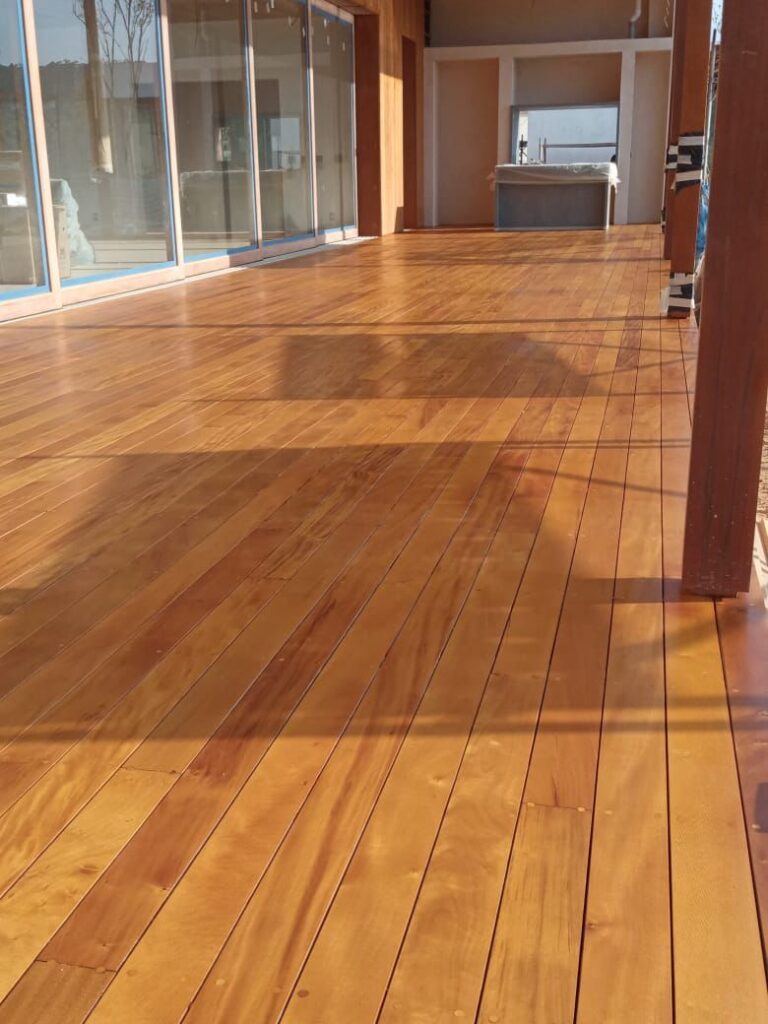 Piso de madeira restaurado em São Paulo
