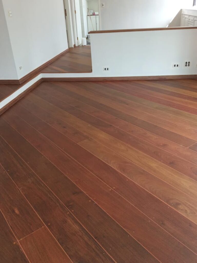 Piso de madeira restaurado em São Paulo