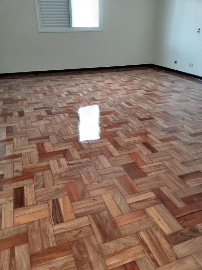 Piso de madeira restaurado em São Paulo