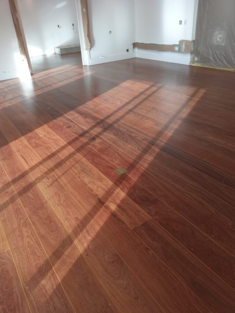 Piso de madeira restaurado em São Paulo